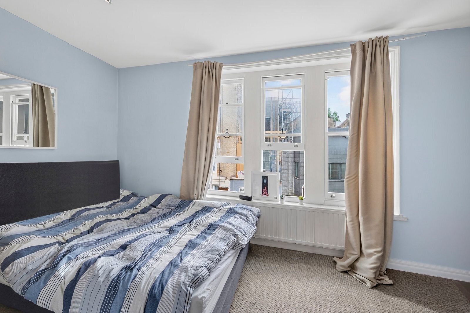 Flat Swinton Street in Greater London