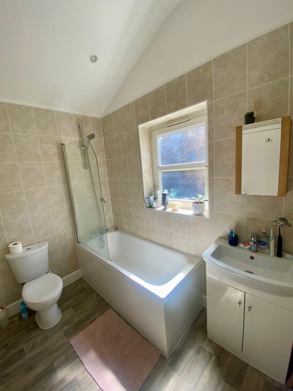 Room Larcom Street in Greater London