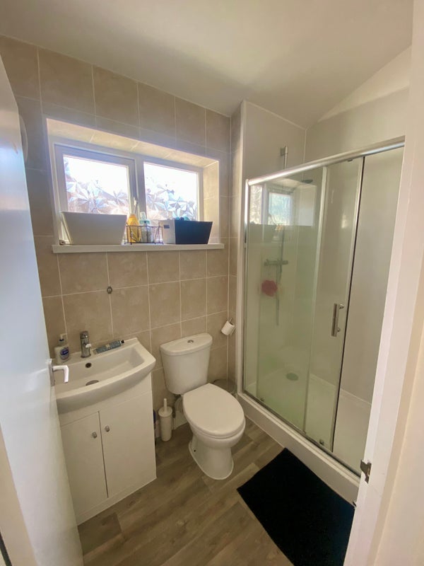 Room Larcom Street in Greater London