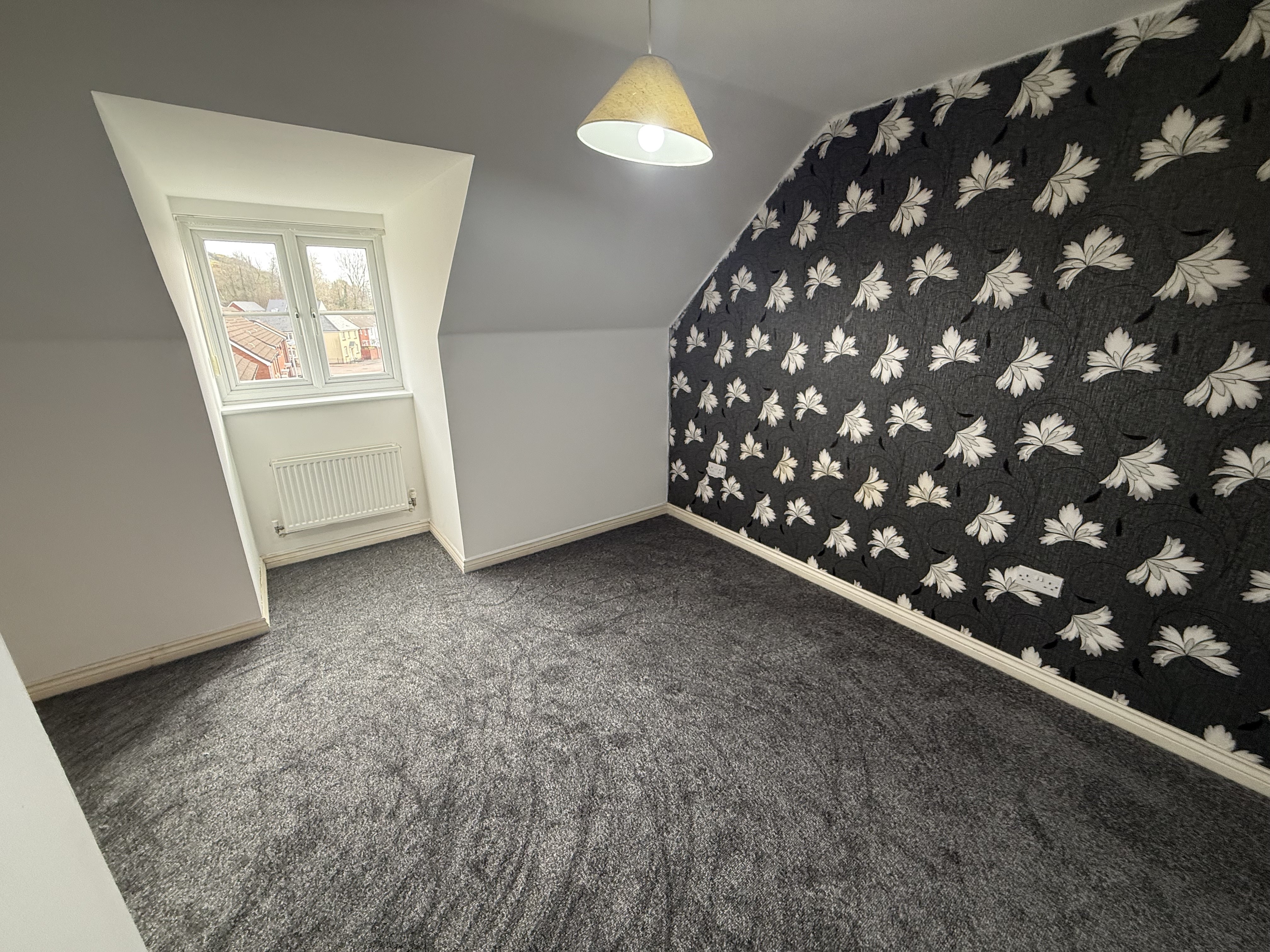 Flat Marcroft Road in Swansea