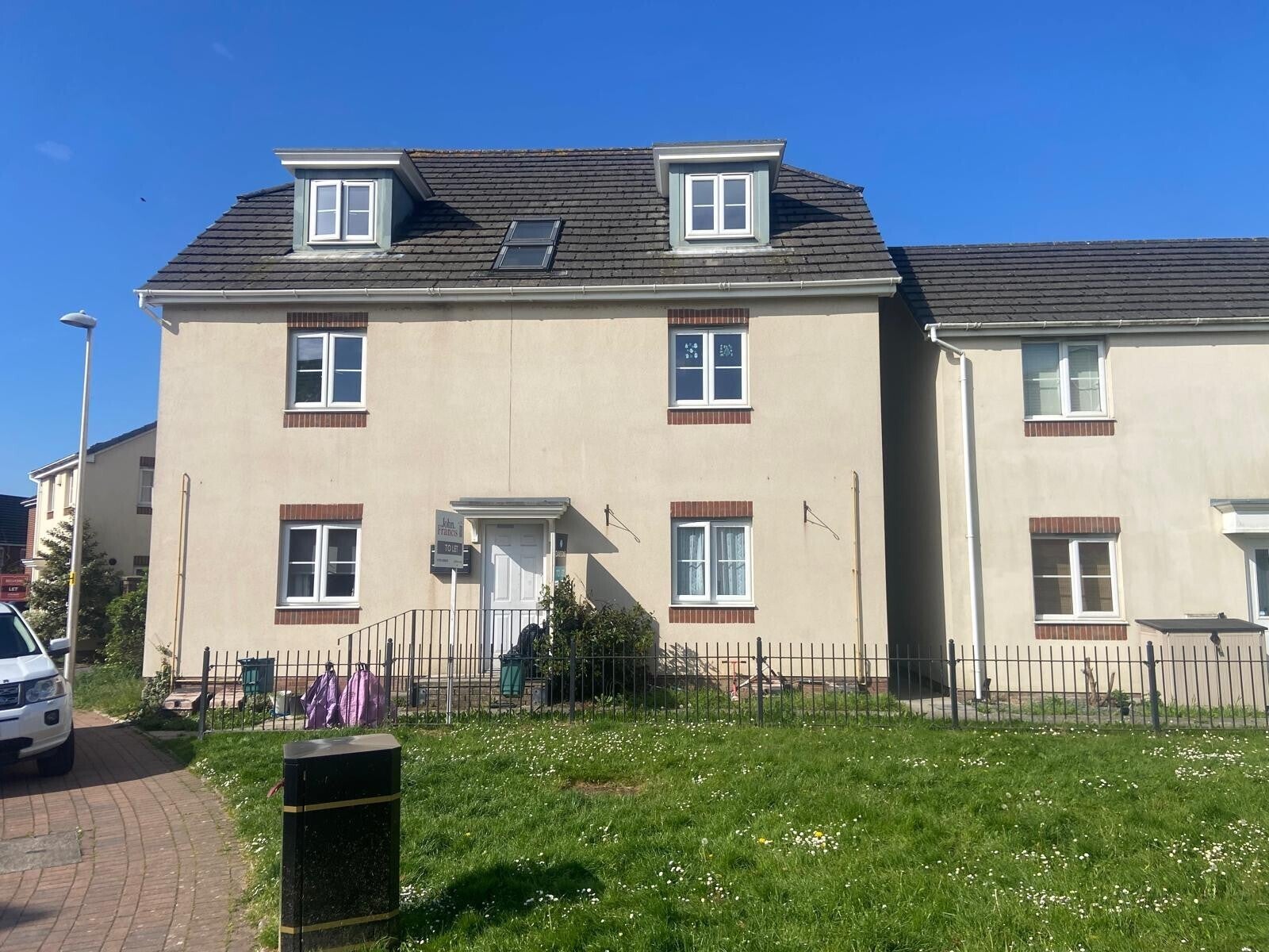 Flat Marcroft Road in Swansea