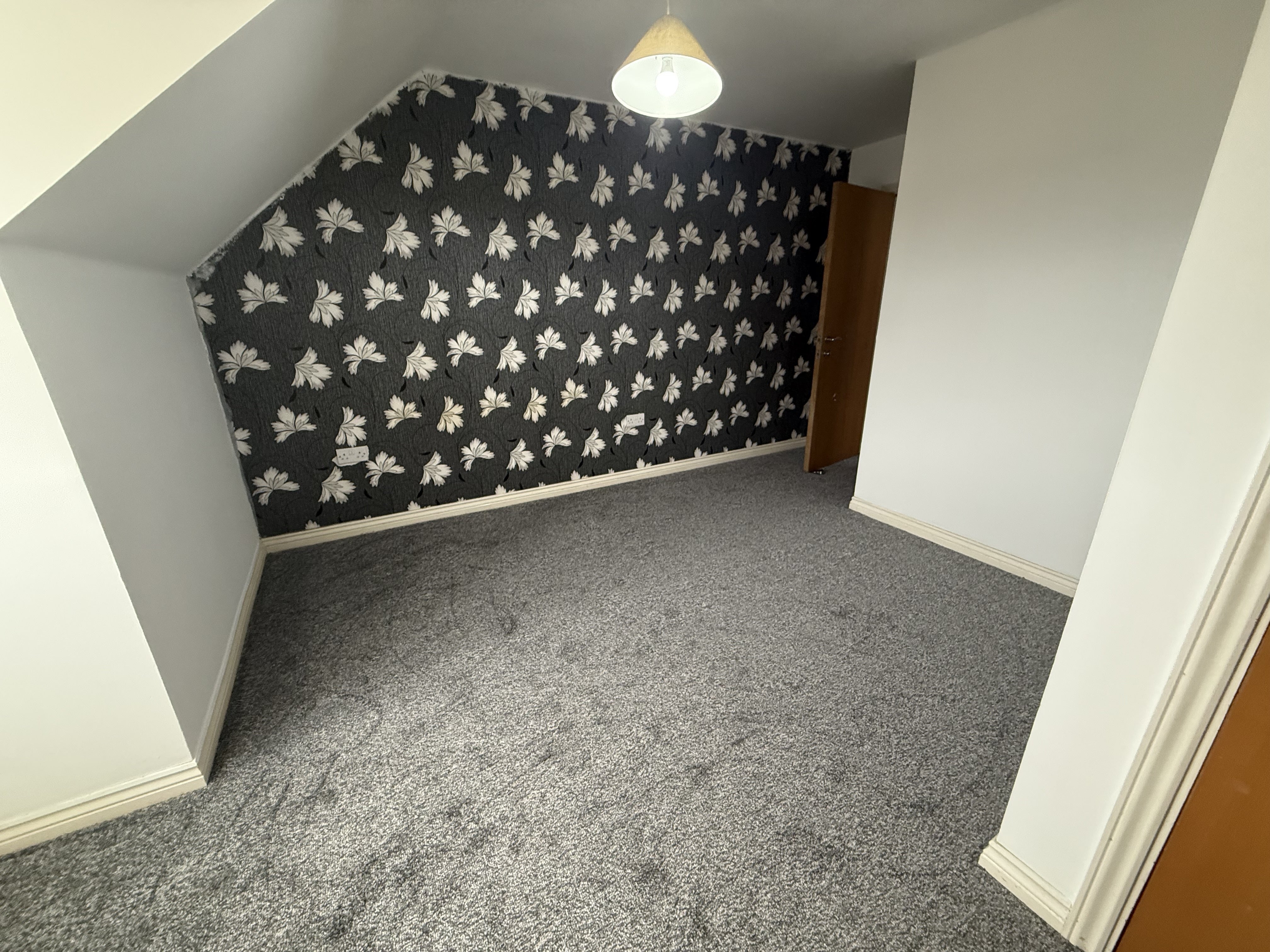 Flat Marcroft Road in Swansea