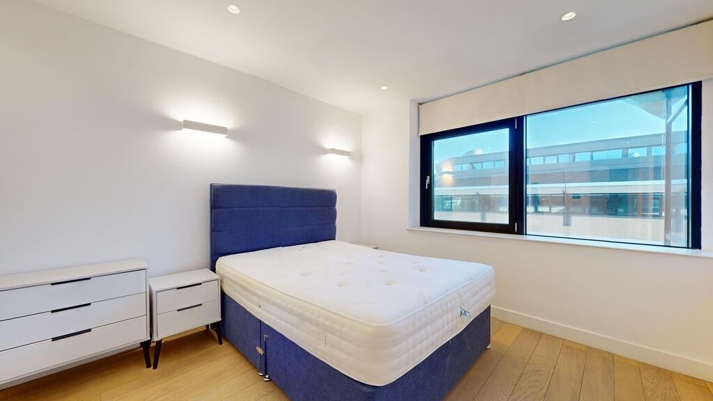 Flat Great West Road in Greater London