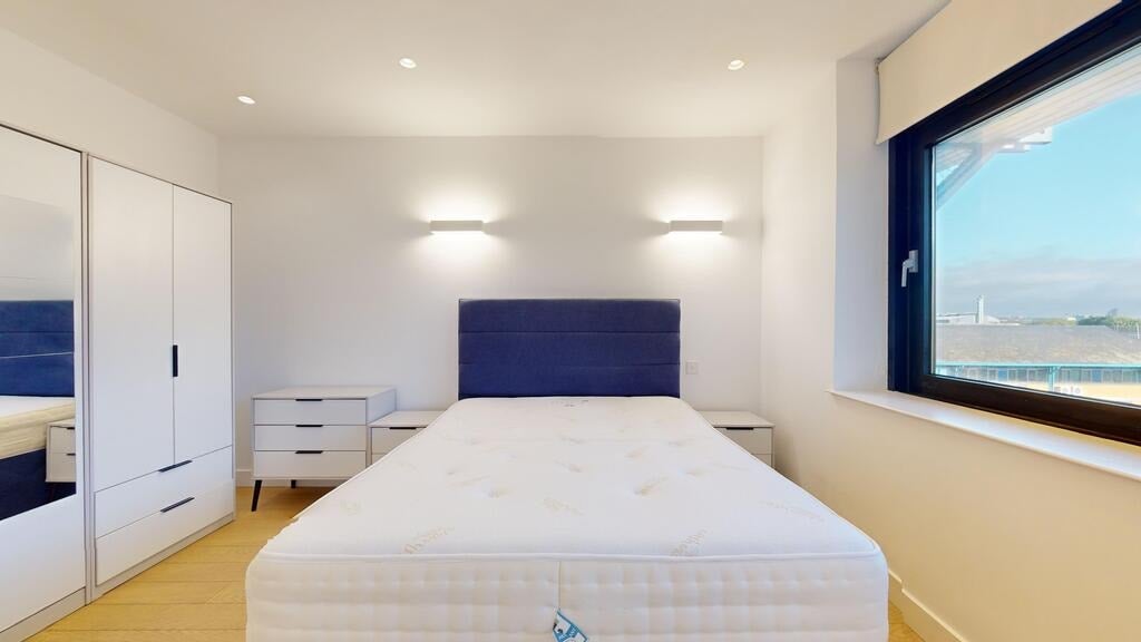 Flat Great West Road in Greater London