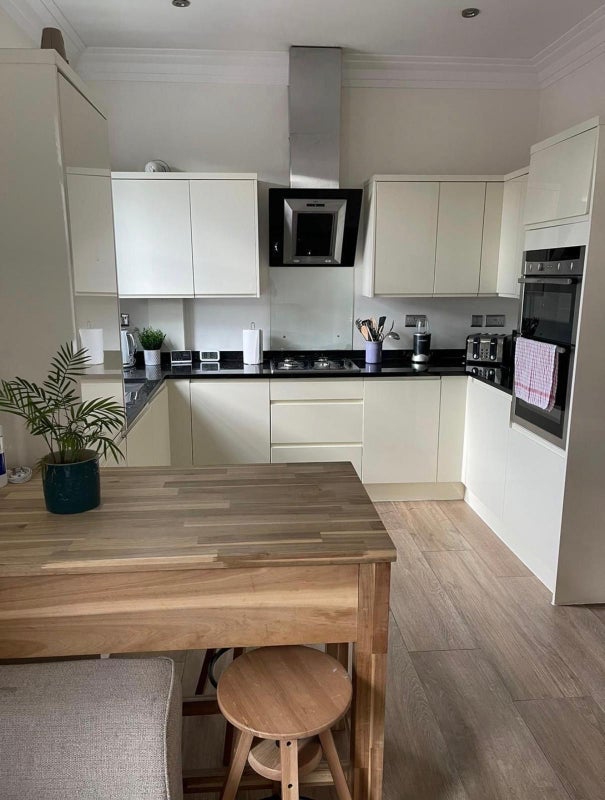 Room Gunnersbury Lane in Greater London