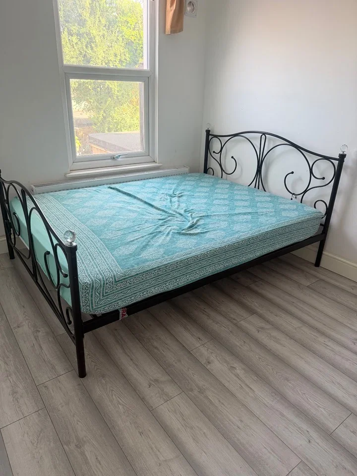 Room Green Lane in Greater London