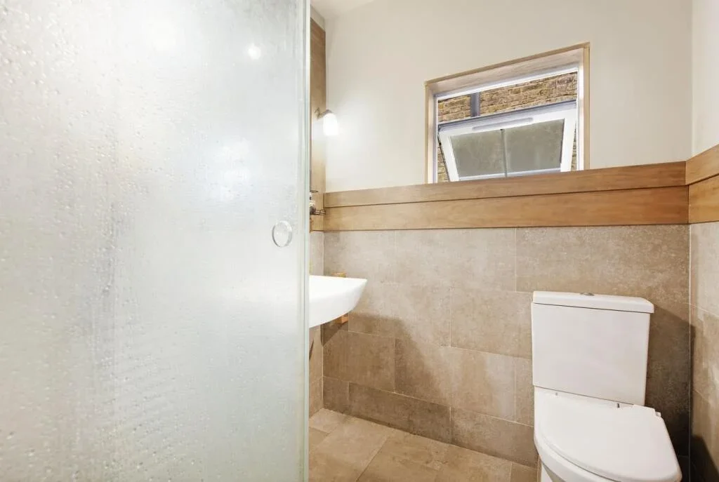Flat Outram Road in Greater London