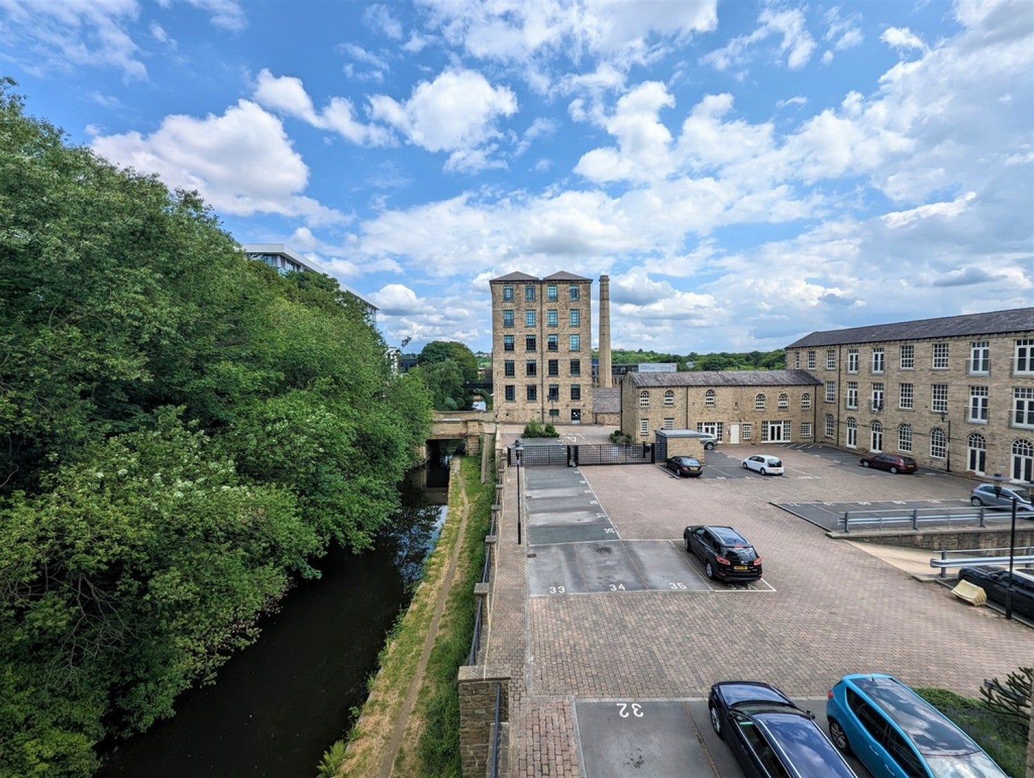 Flat Queensgate in Kirklees