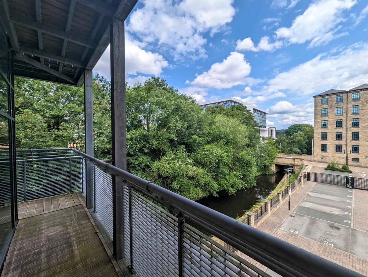 Flat Queensgate in Kirklees