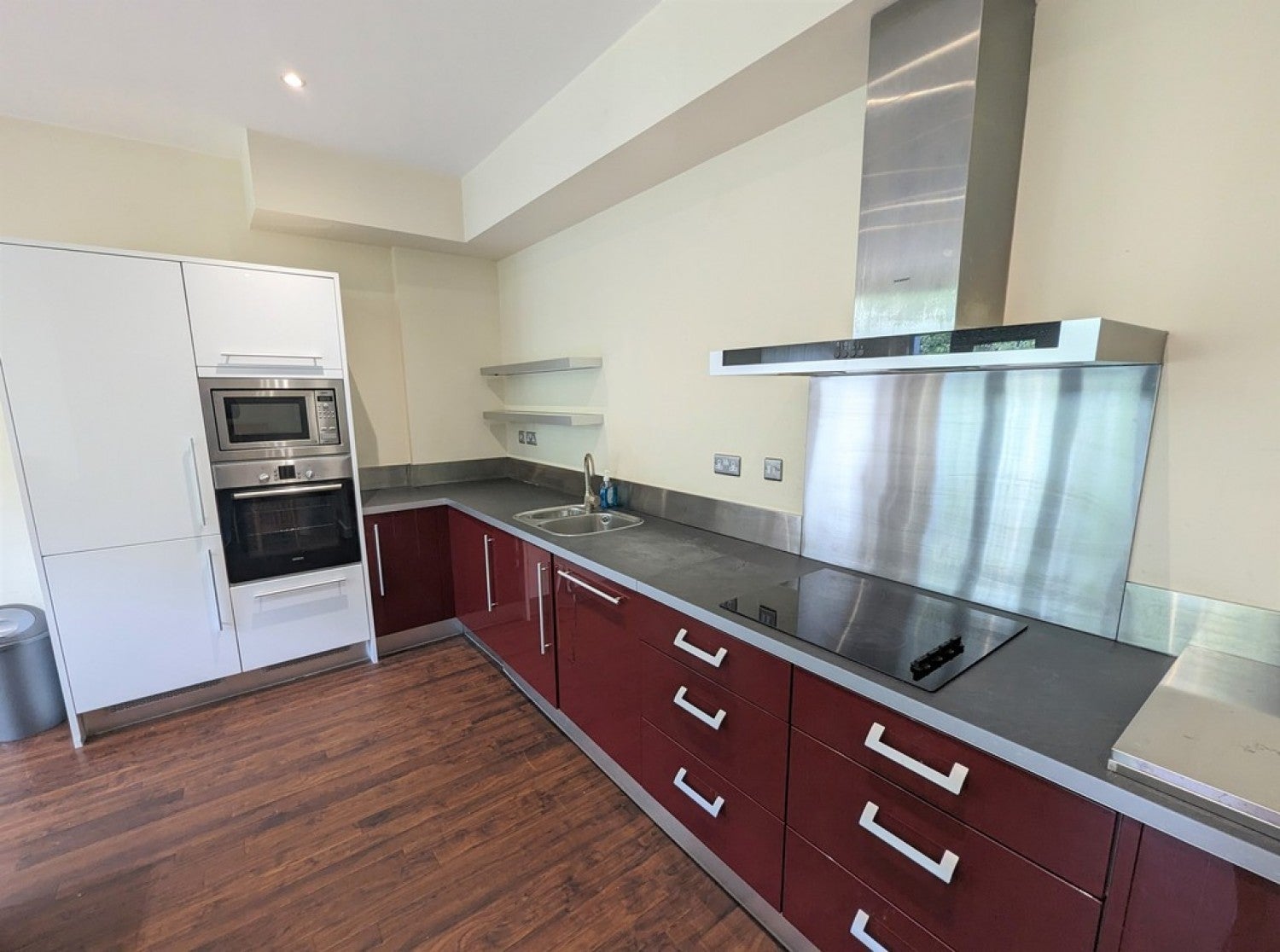 Flat Queensgate in Kirklees
