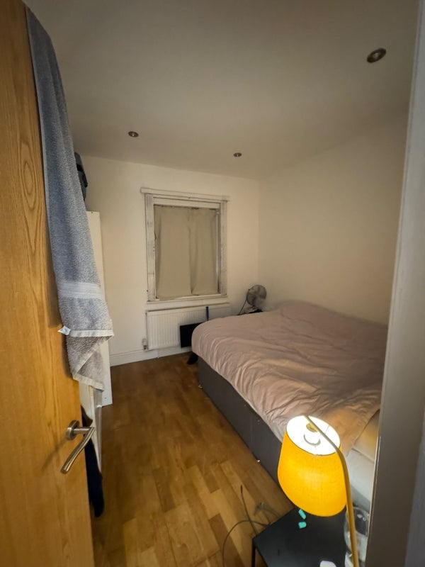 Flat Mauleverer Road in Greater London