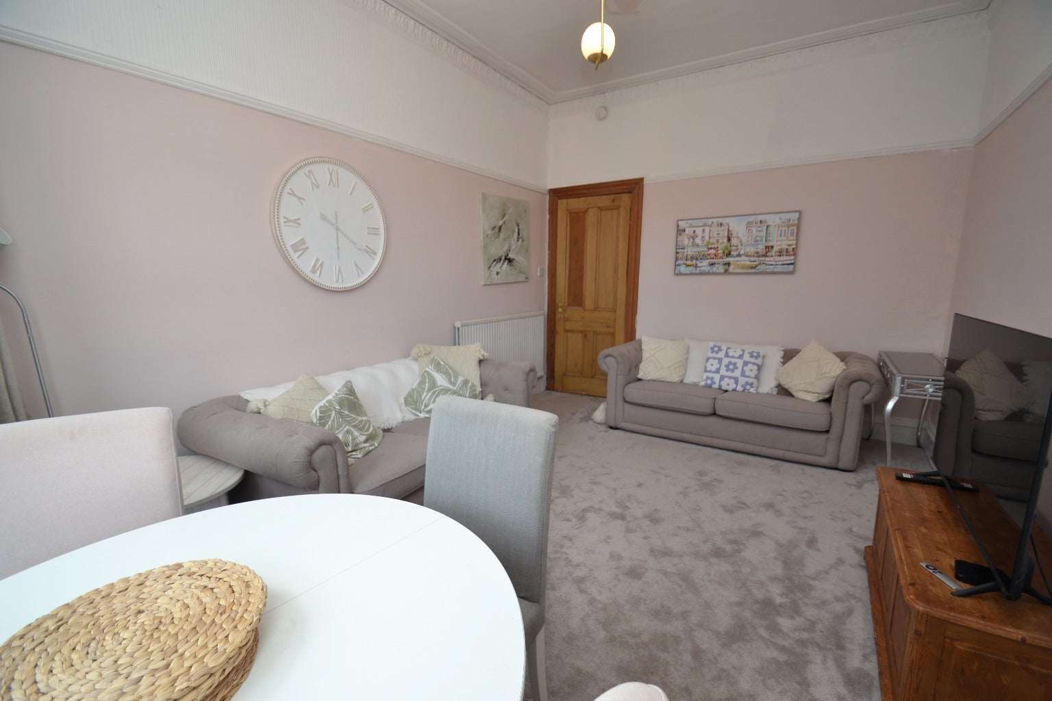 Flat Waverley Gardens in Glasgow