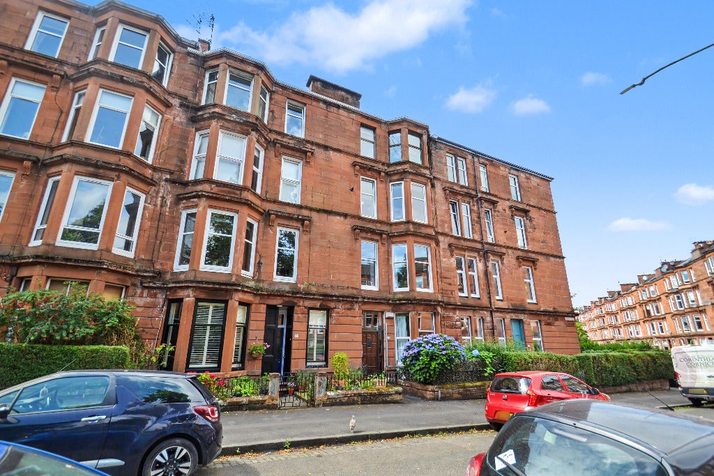 Flat Waverley Gardens in Glasgow