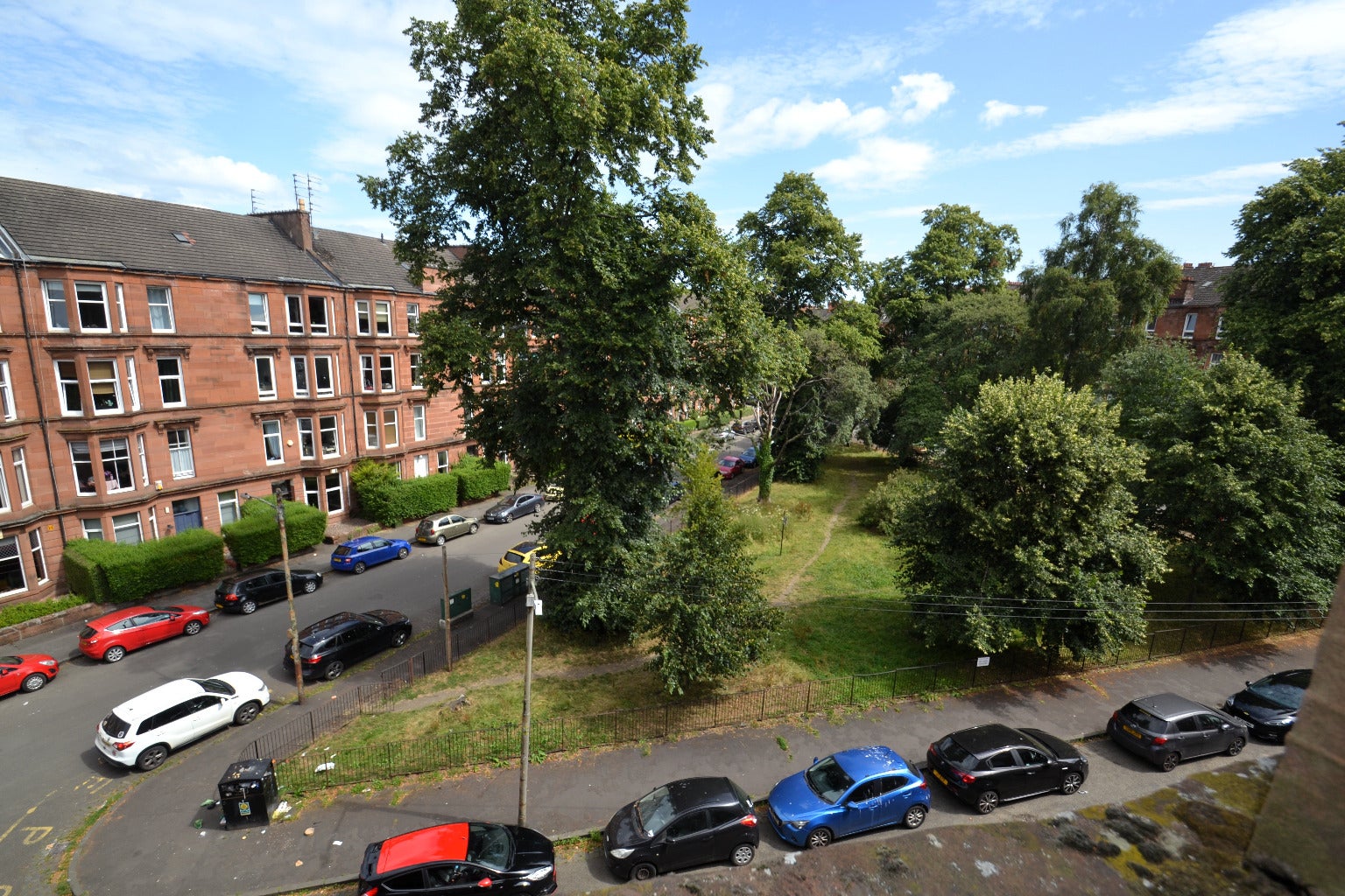 Flat Waverley Gardens in Glasgow
