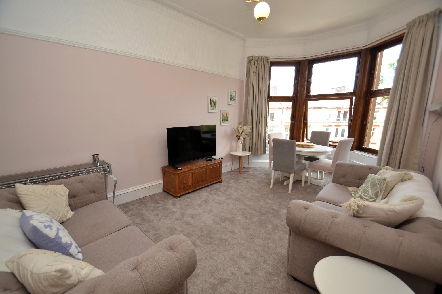 Flat Waverley Gardens in Glasgow
