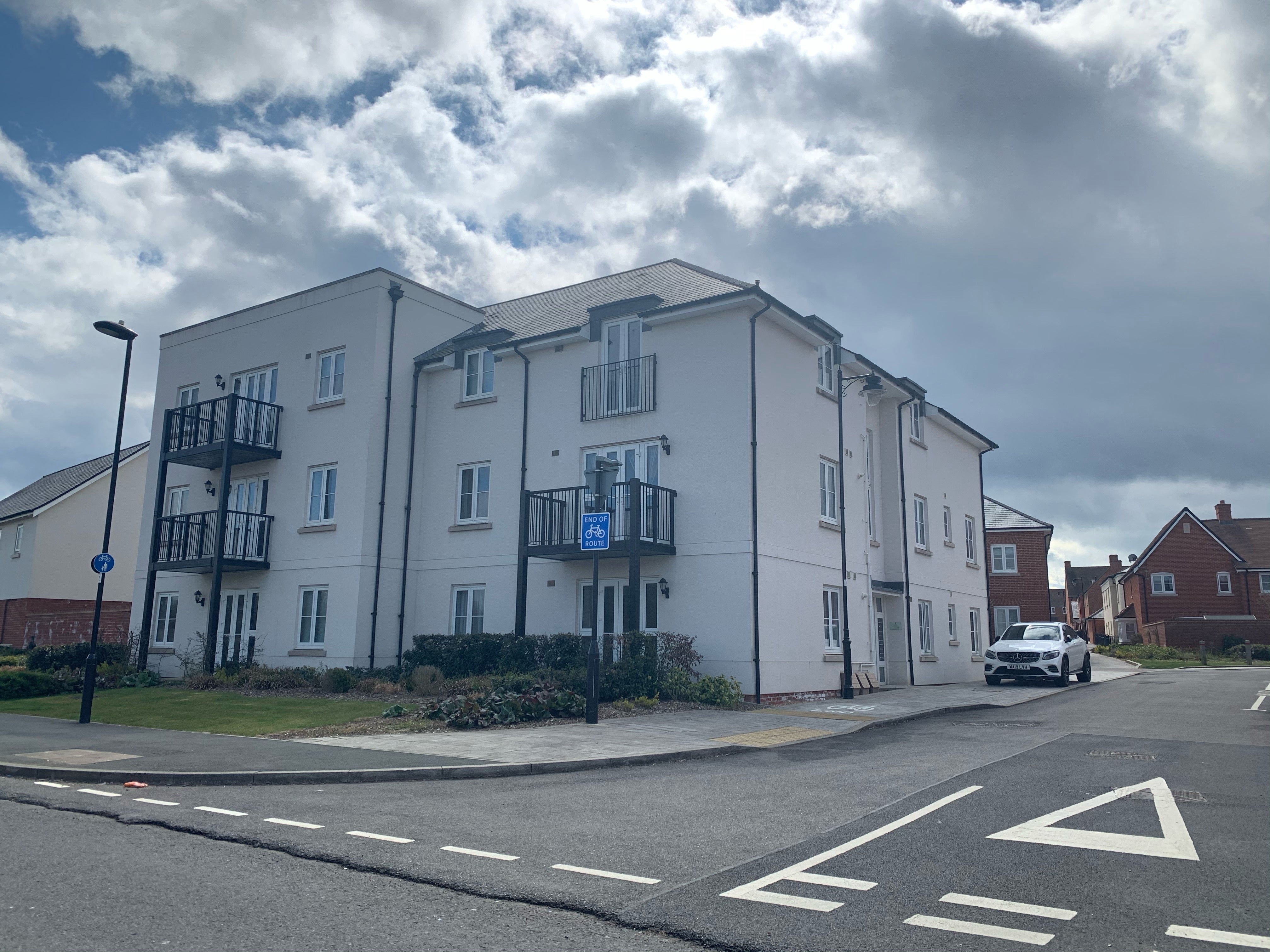 Flat Houghton Avenue in Winchester