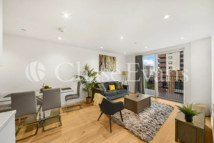 Flat Gordon Road in Greater London