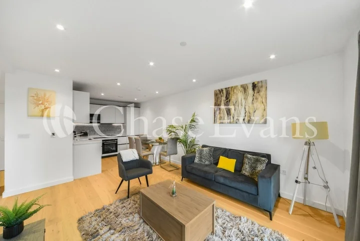 Flat Gordon Road in Greater London