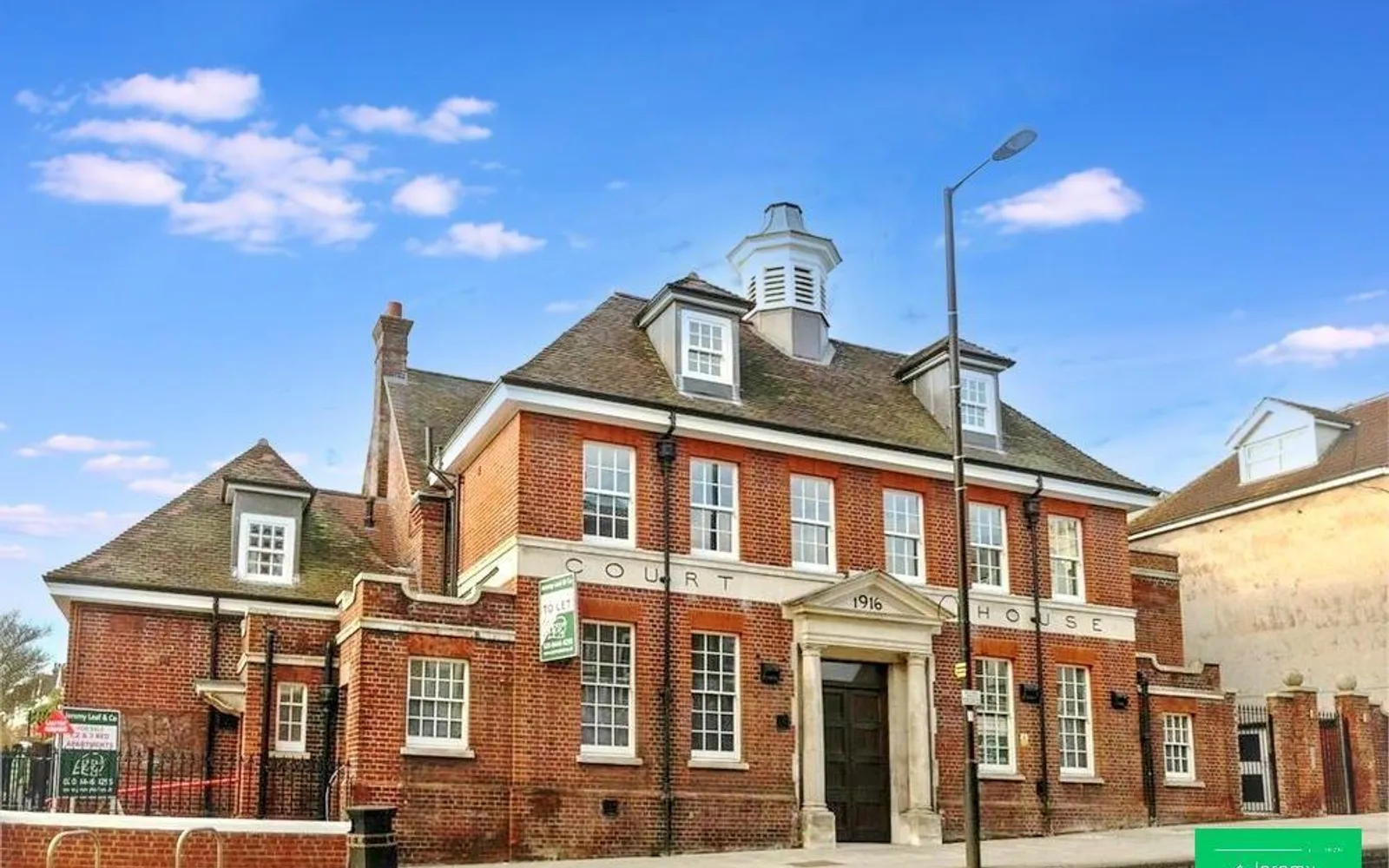 Flat High Street in Greater London