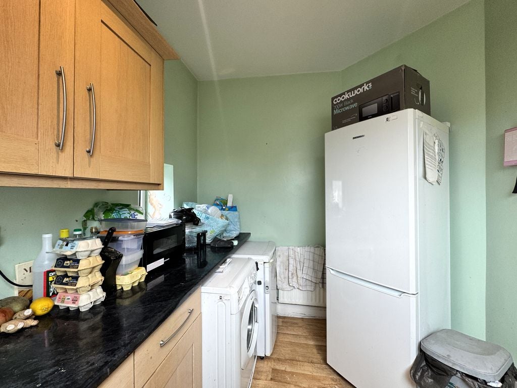 Room Caerau Road in Newport