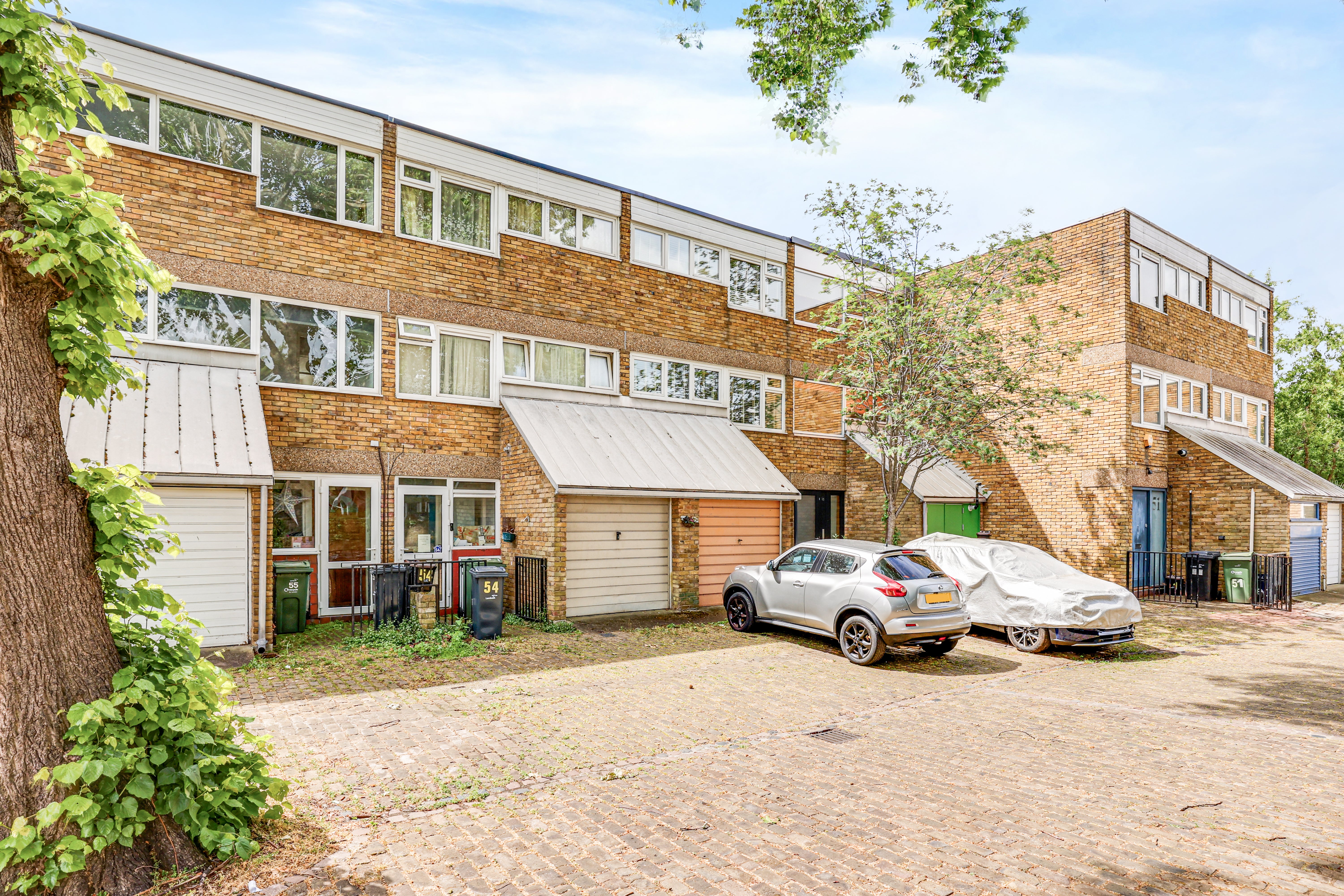 House Halsmere Road in Greater London