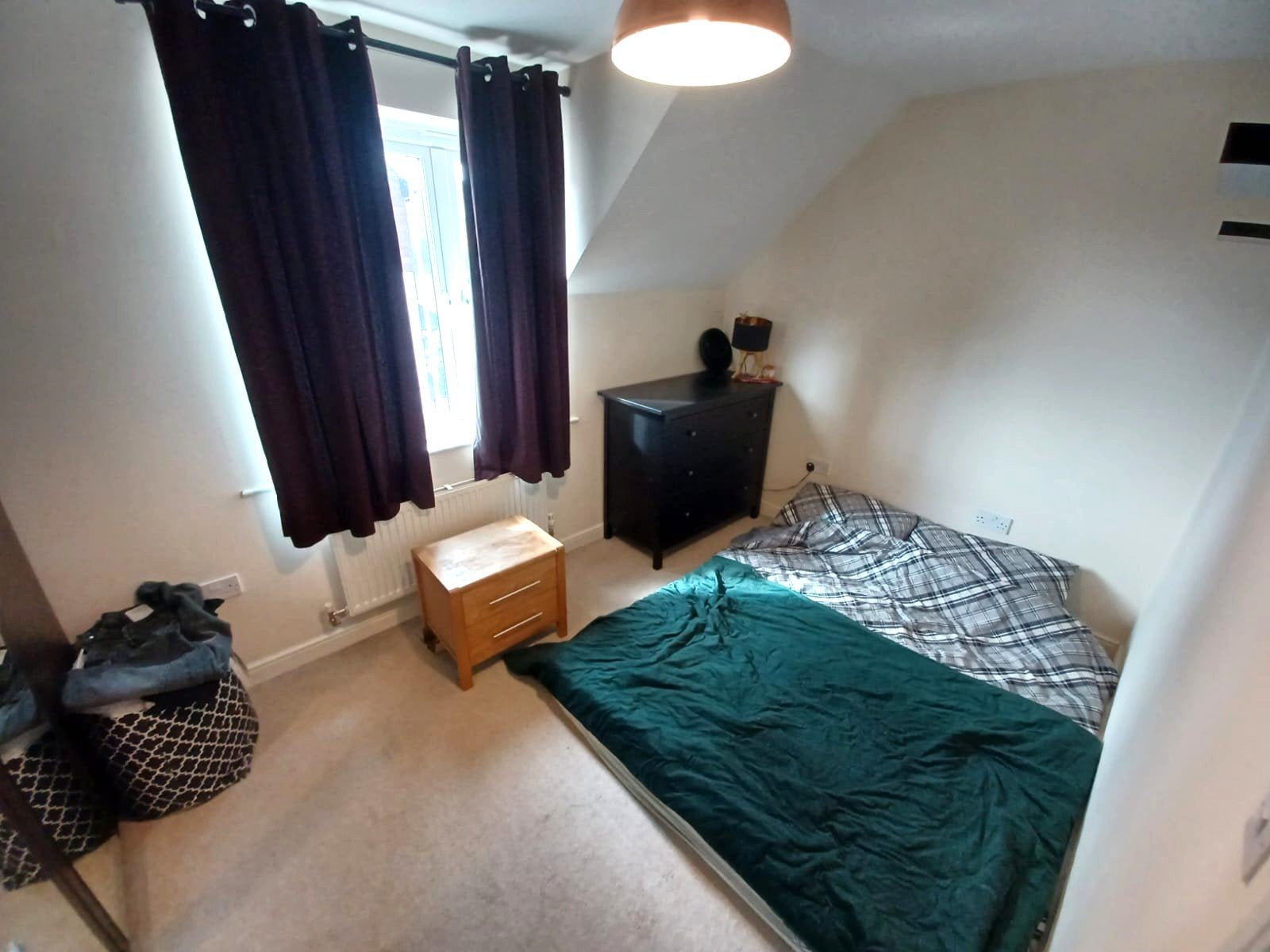 Flat Oaklands Court in Leeds