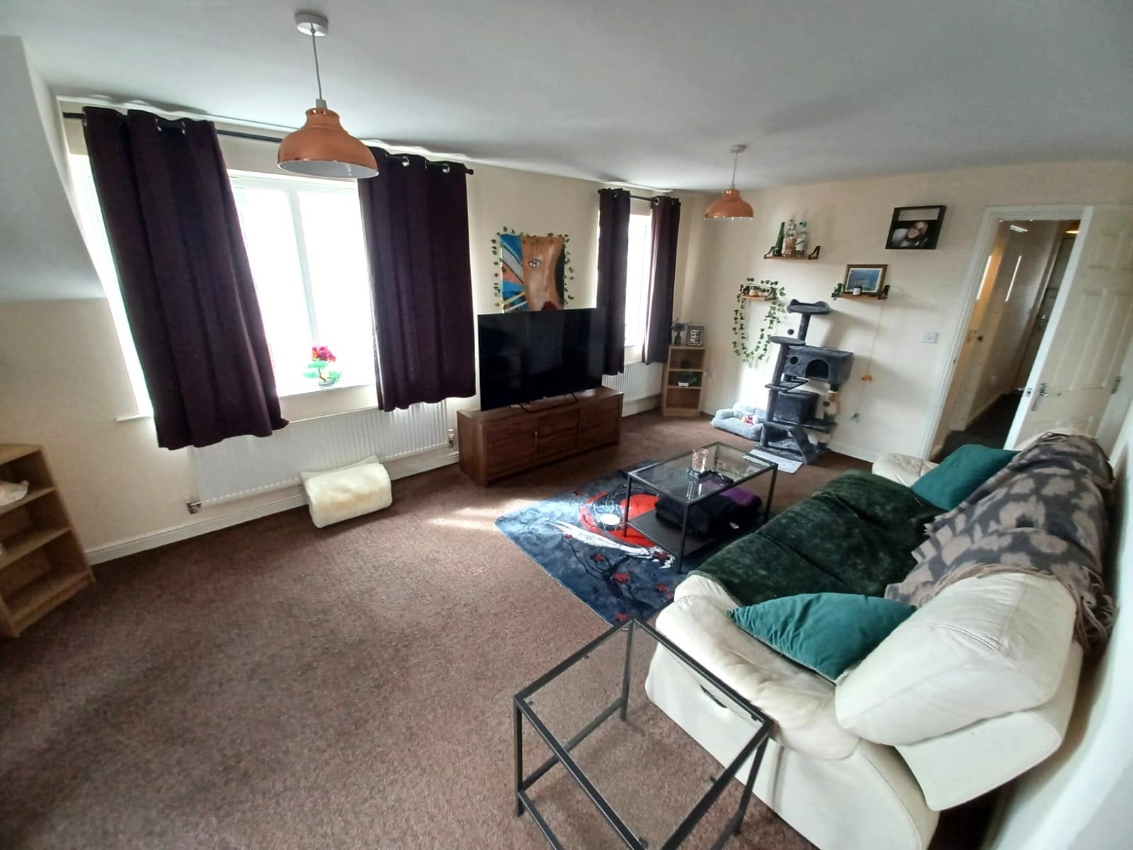 Flat Oaklands Court in Leeds