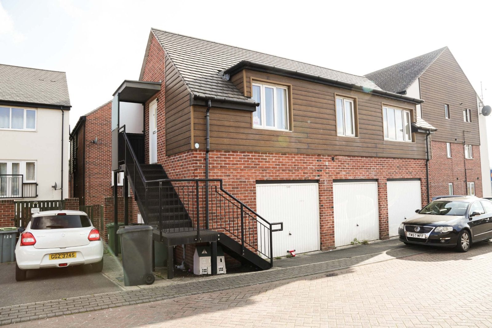 Flat Oaklands Court in Leeds