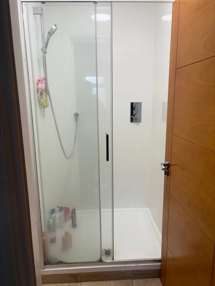 Room Cowley Road in Greater London