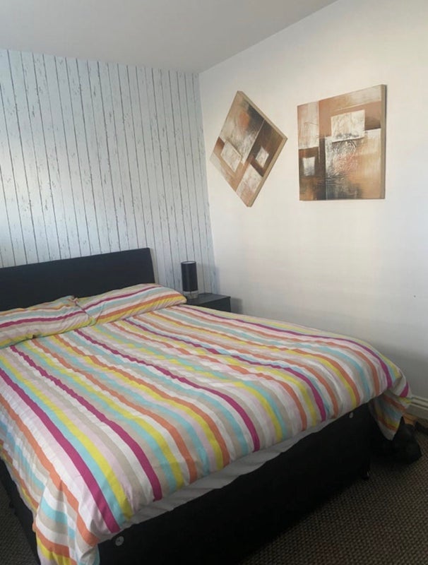 Room Leyland Road in Bathgate