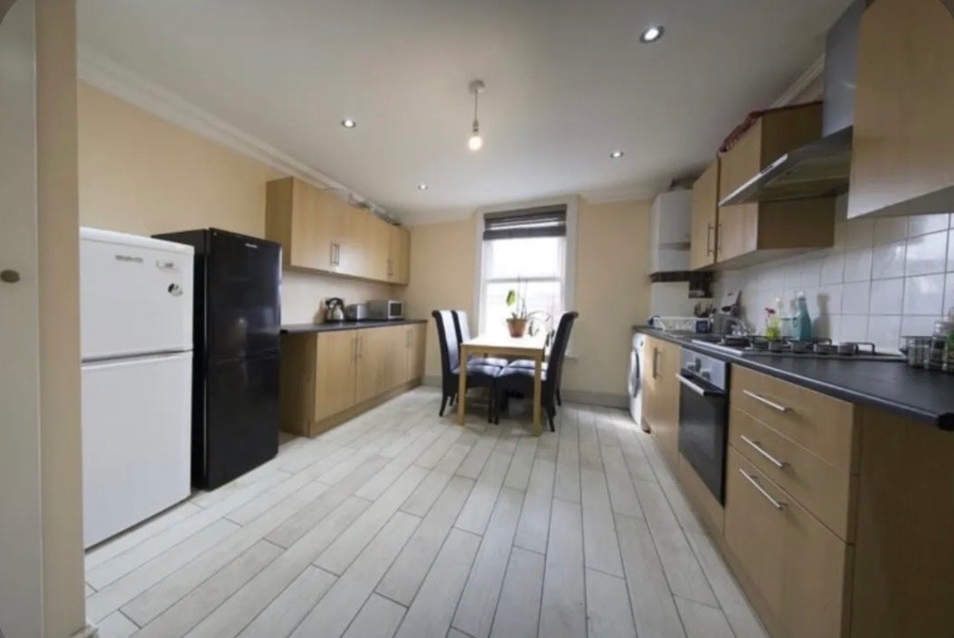 Room Kingsland High Street in Greater London
