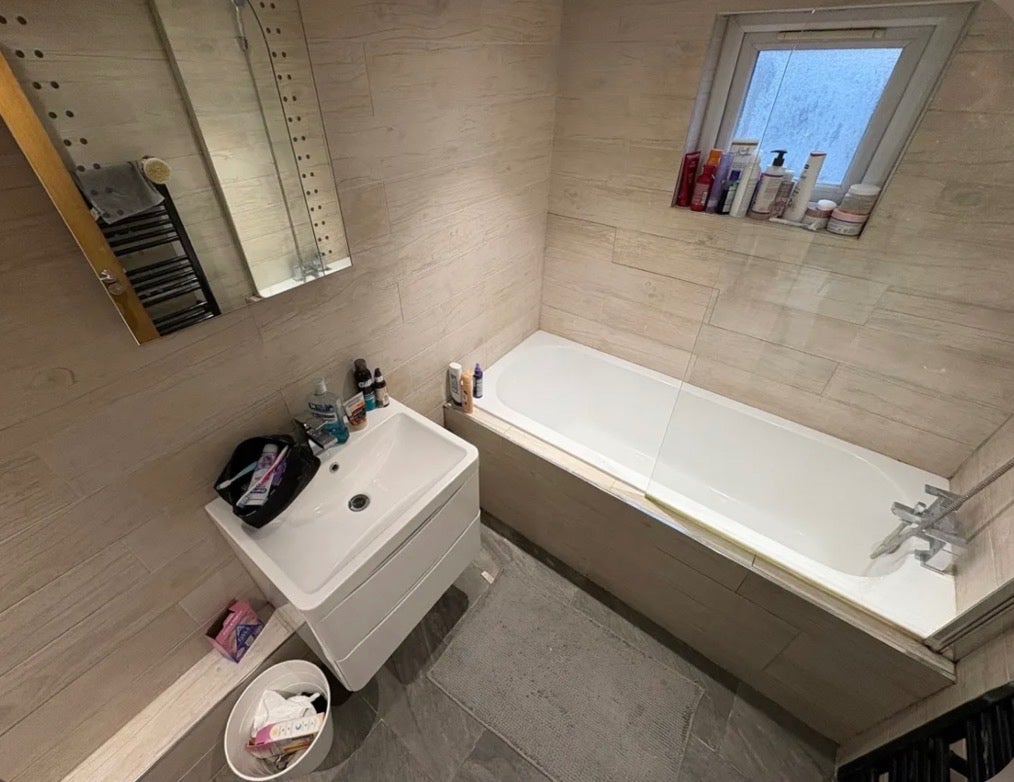 Room Kingsland High Street in Greater London