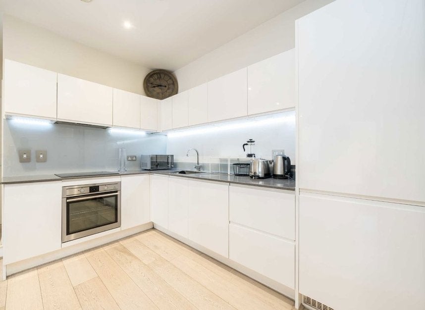 Flat Vencourt Place in Greater London