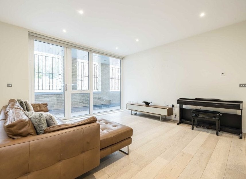 Flat Vencourt Place in Greater London