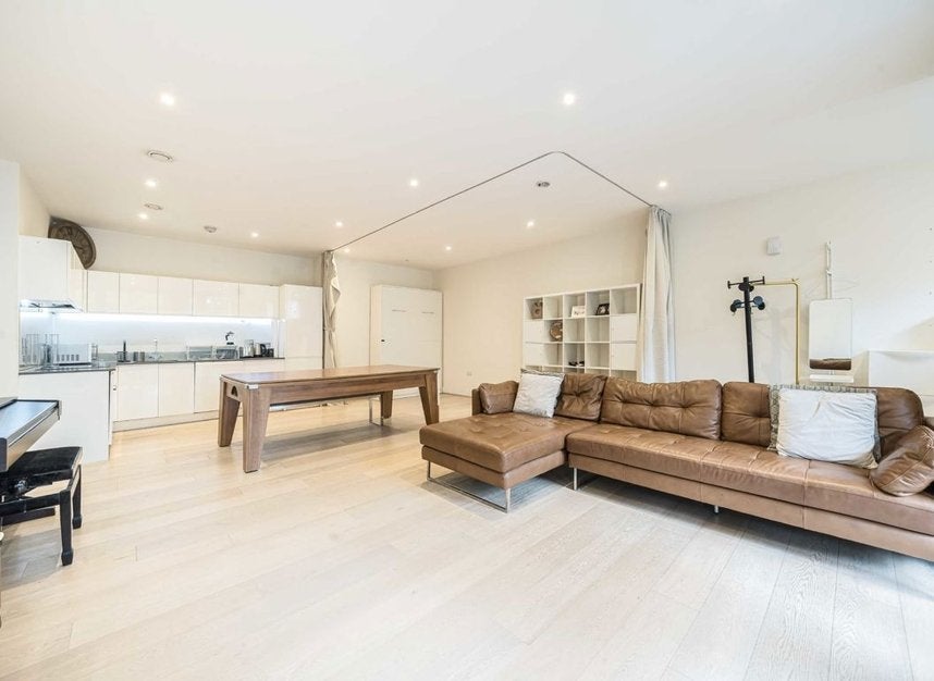 Flat Vencourt Place in Greater London