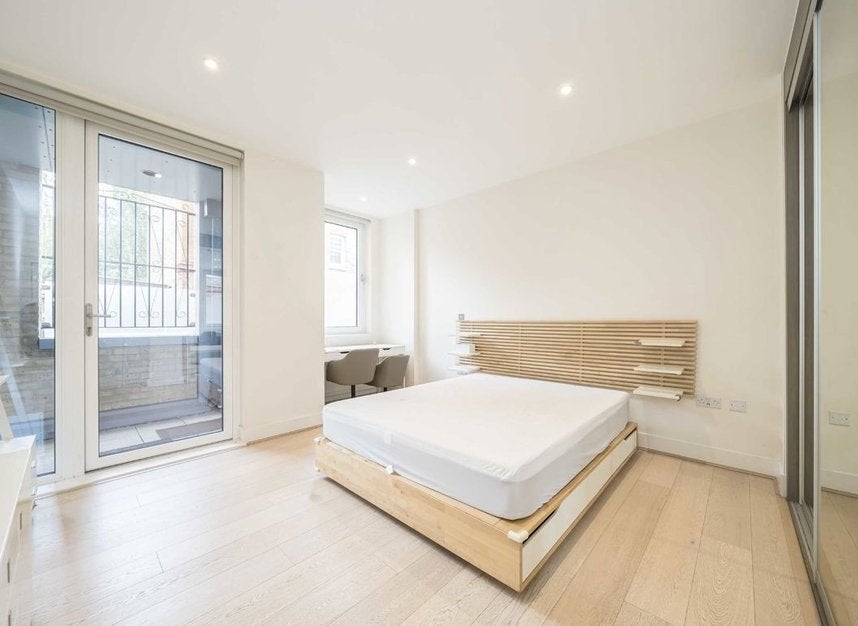 Flat Vencourt Place in Greater London