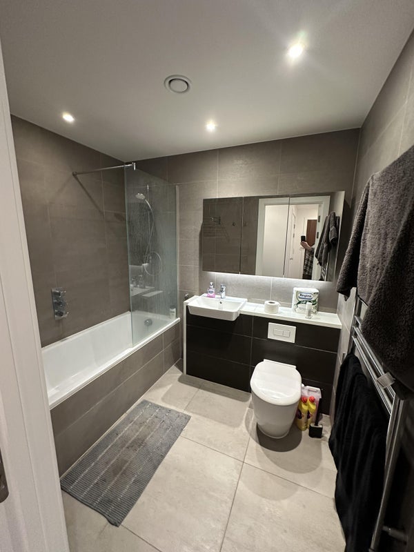 Room Fortunes Walk in Greater London