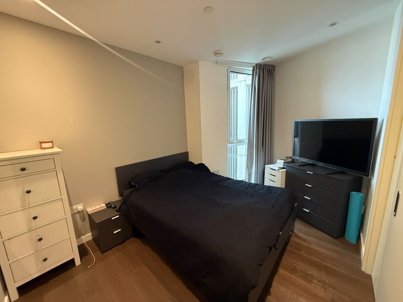 Room Fortunes Walk in Greater London