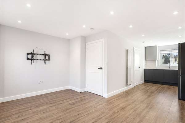 House Merriam Avenue in Greater London