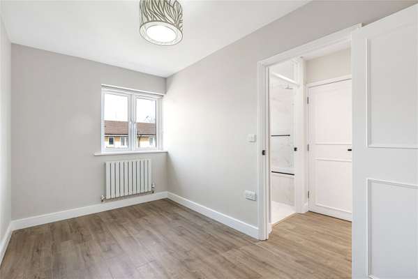 House Merriam Avenue in Greater London