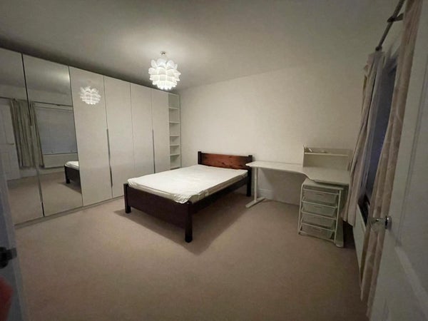 Room Long Wood Road in Bristol