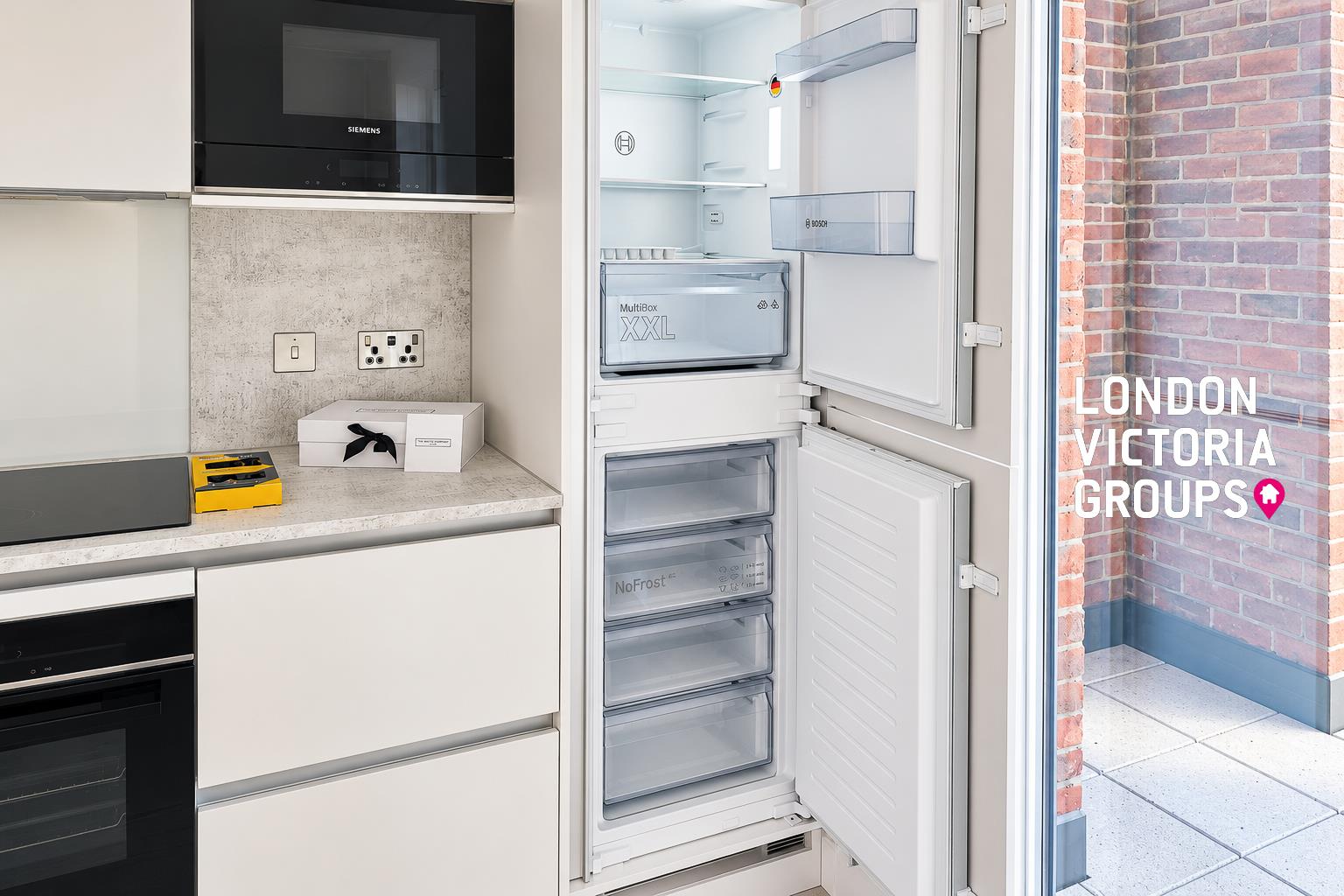 Flat Jura Close in Greater London