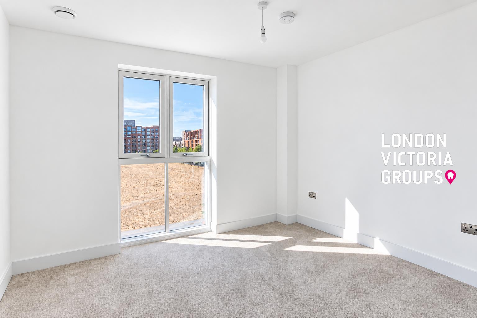 Flat Jura Close in Greater London