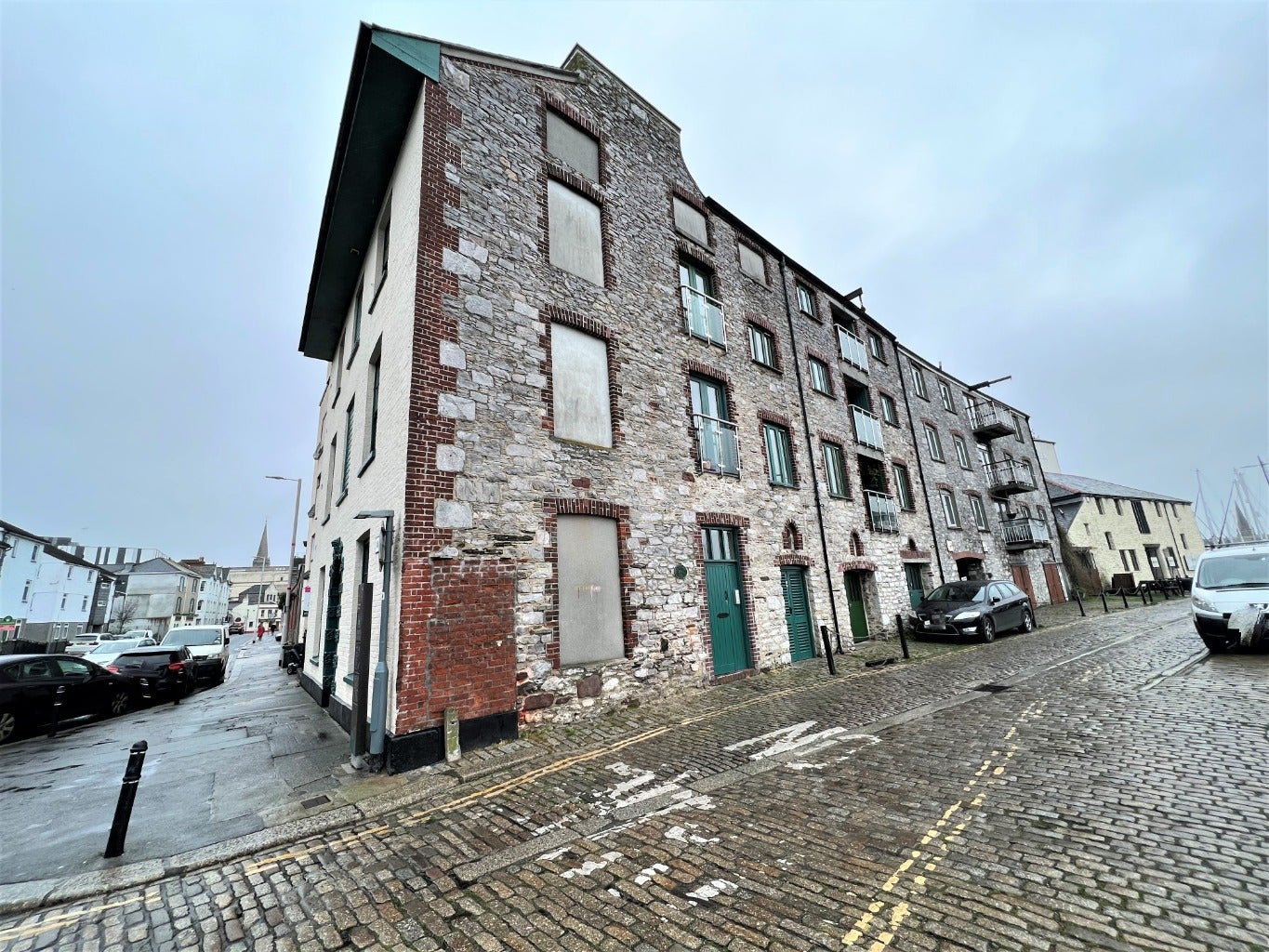 Flat Vauxhall Street in Plymouth