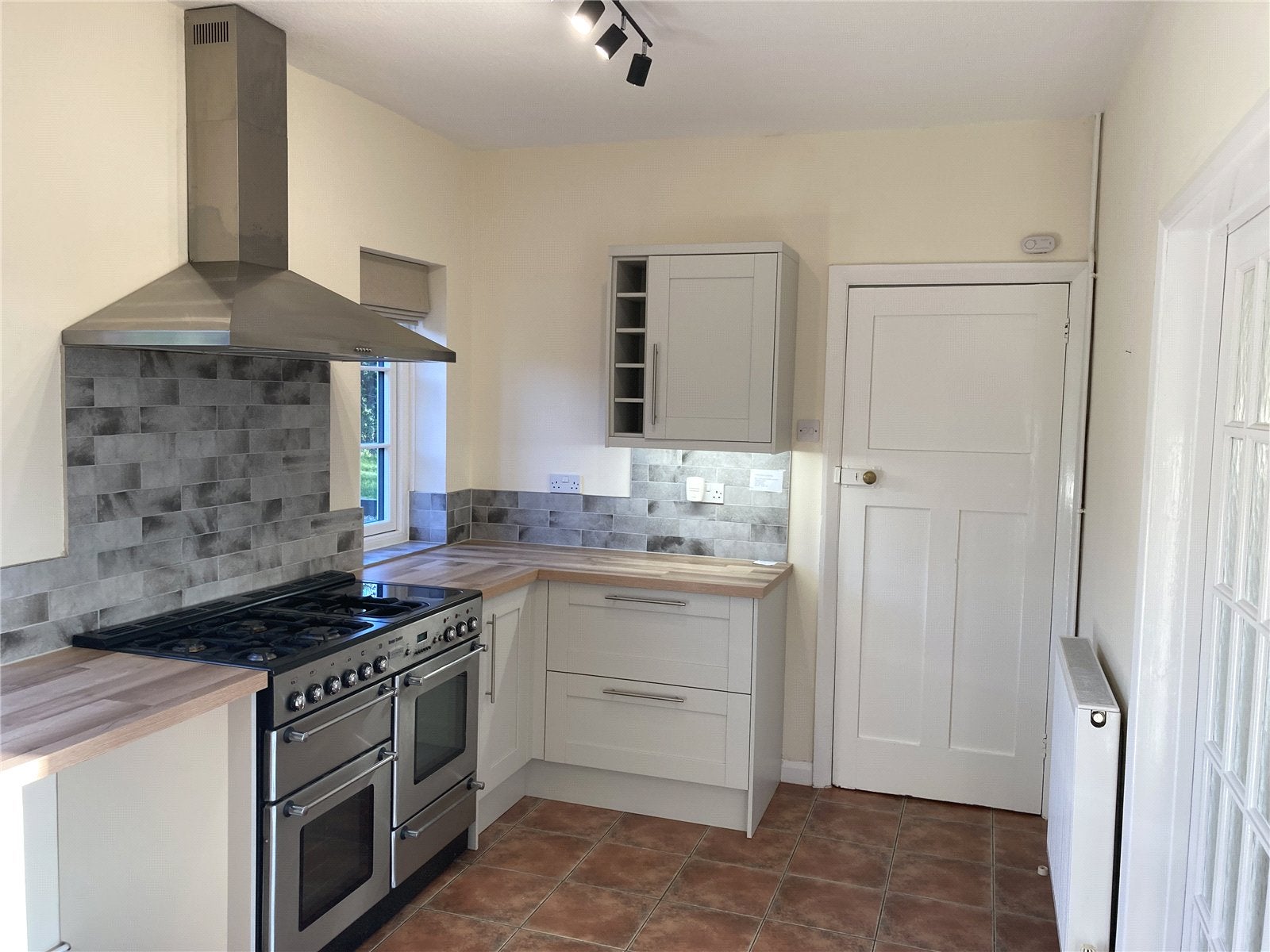 House B4218 in Colwall Stone