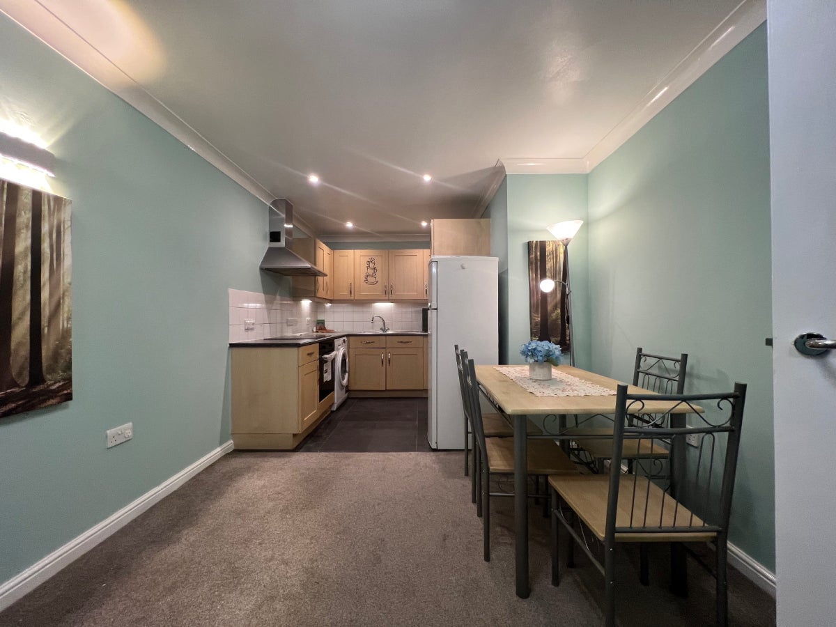 Flat Garrard Street in Reading