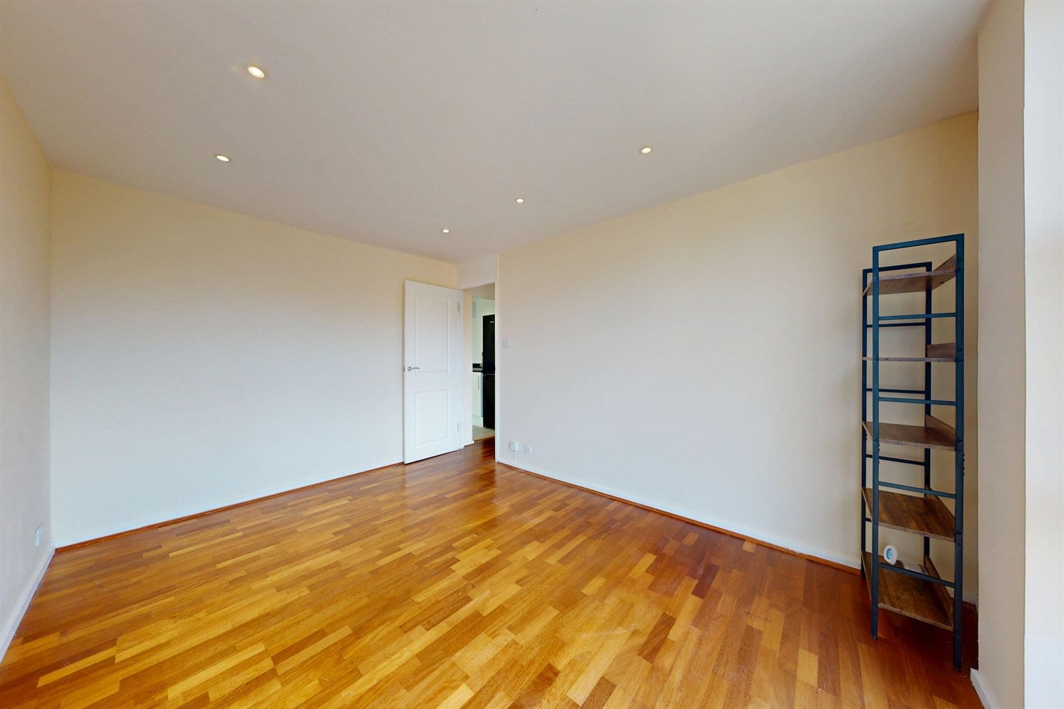 Flat Palmerston Road in Epping Forest