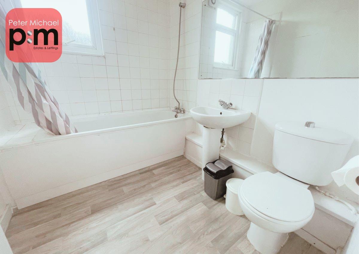 Flat Brownlow Road in London