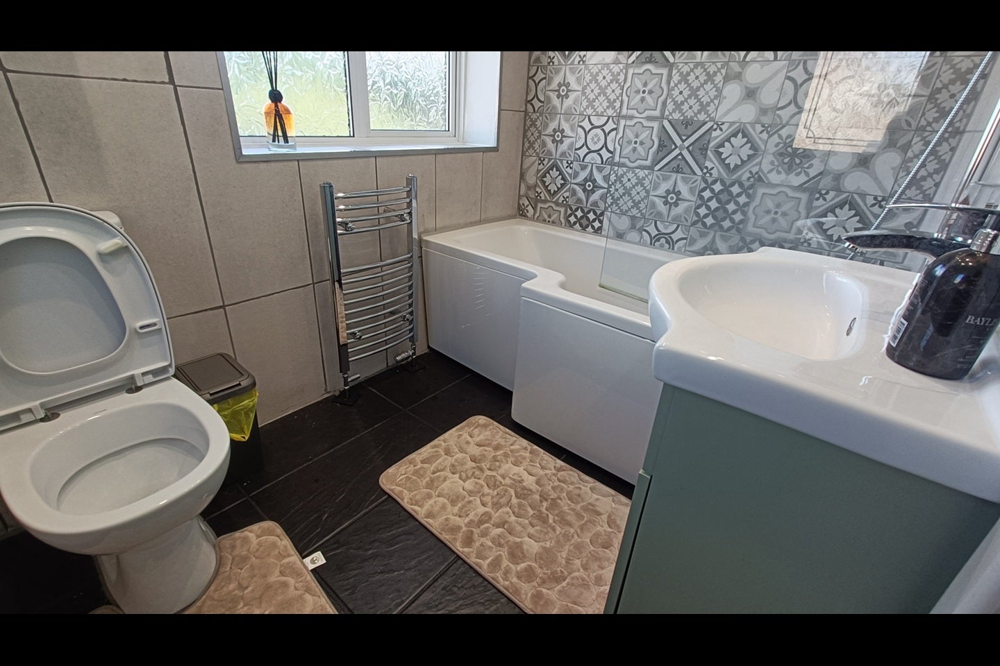 Room Tuck Road in Greater London