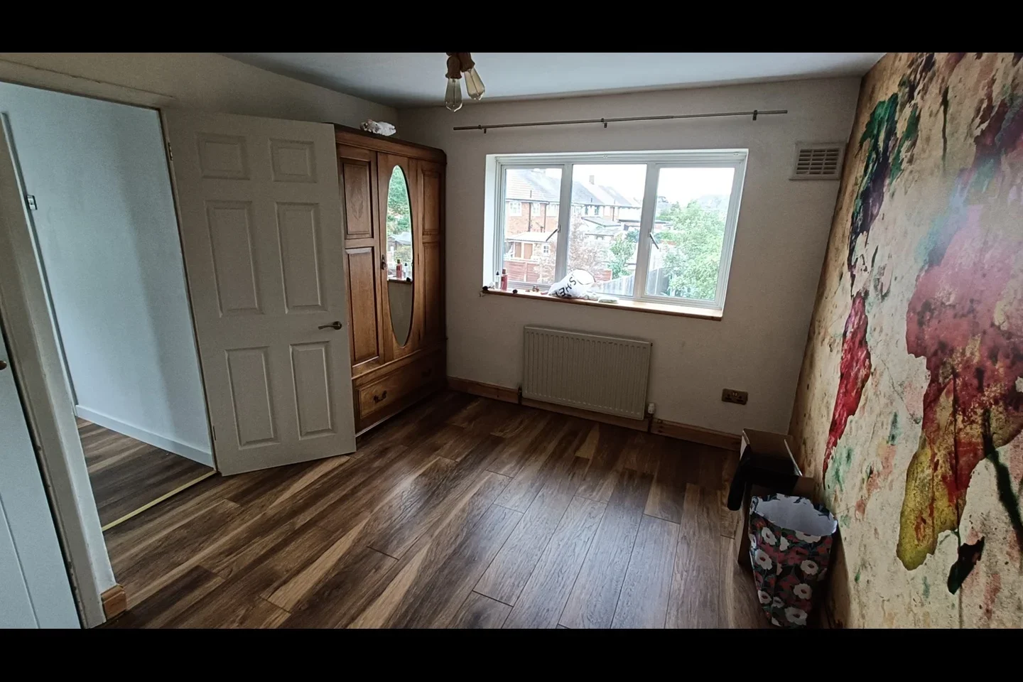 Room Tuck Road in Greater London